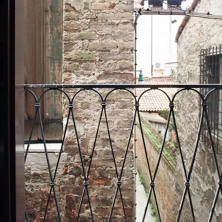 Aria E Luce A Venice