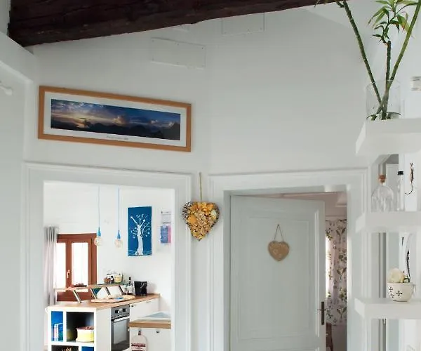 Guest house Aria E Luce A 4*